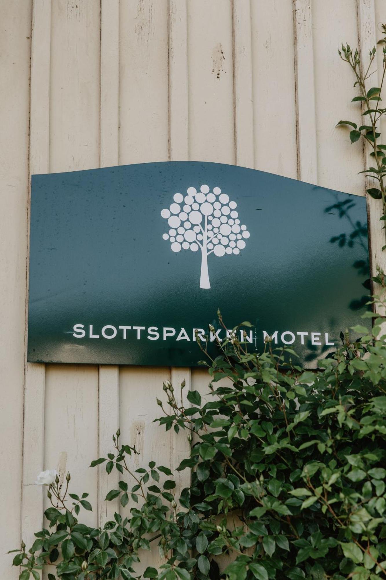 Slottsparken Motel 후스크바마 외부 사진